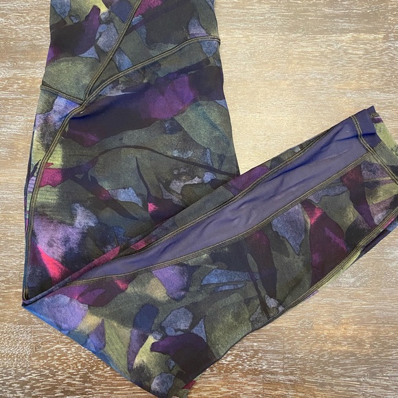 Lululemon Train Times - Picture 6 of 8